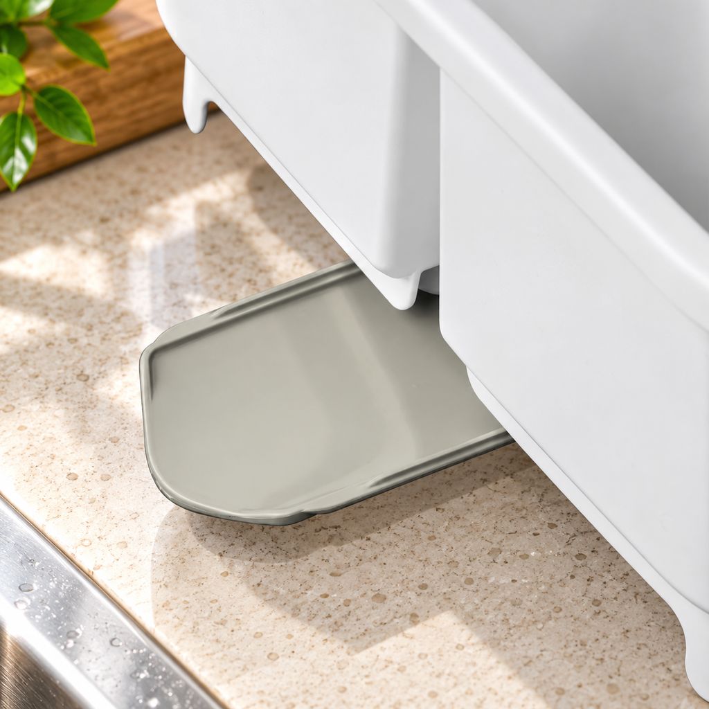 Self-Draining Dish Rack with Retractable Spout